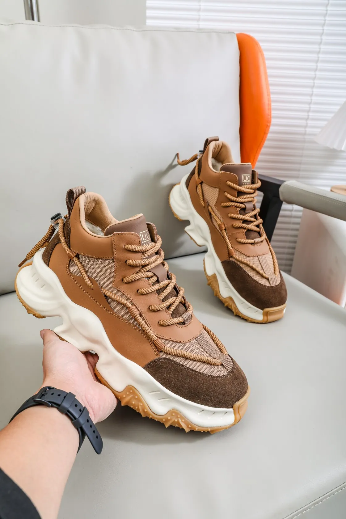Men's shoes 💰620 IUGGI Heavy-duty thick-soled dad shoes EVA foam outsole Rarely seen on the market Retro version Very good-looking on the feet Mainly because it is so classy All-sheep fur lining Thick sole plate Super soft rebound Model 6081 Men's model 39-44 [issued]